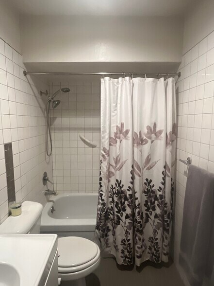 Building Photo - 3050 Rue Dorleans