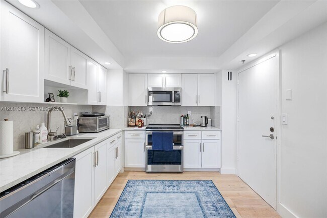 Building Photo - 9511 Collins Ave