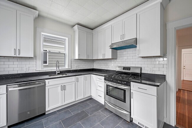 Building Photo - 5 Vale St