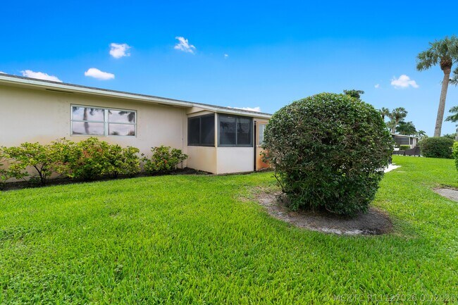 Building Photo - 2567 Dudley Dr E