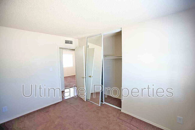 Building Photo - 1614 W Sequoia Dr