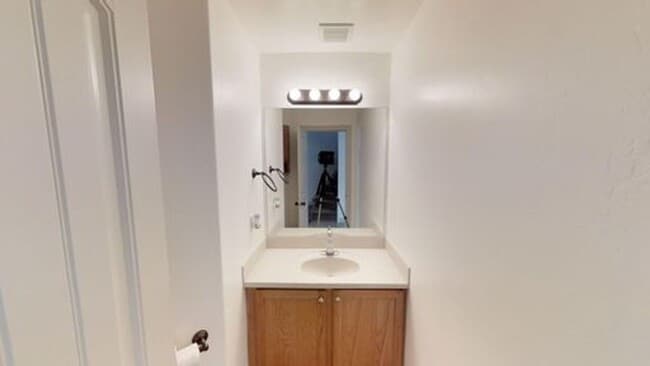 Building Photo - A PERFECT TOWNHOME IN EAGLE MOUNTAIN