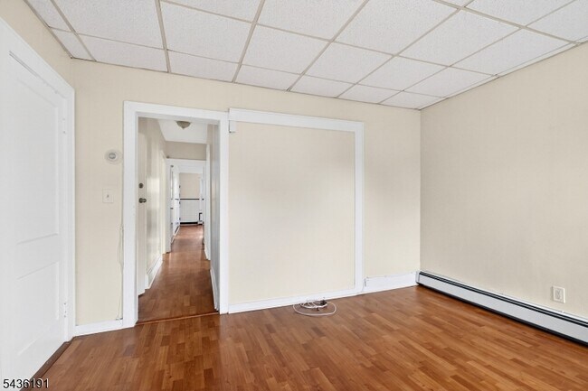 Building Photo - 49 Welland Ave