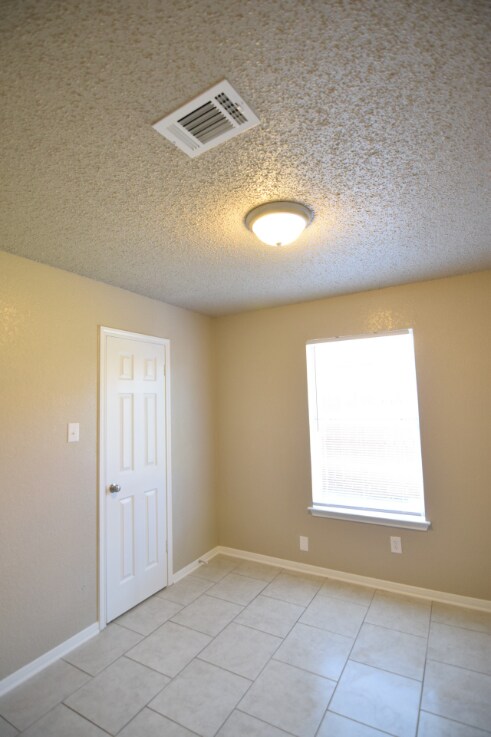 Building Photo - 3403 Granite Dr