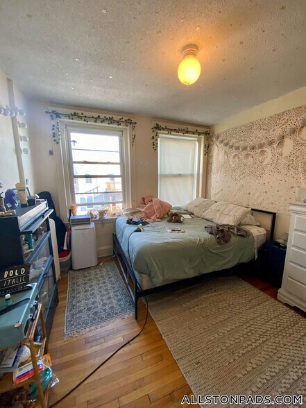 Building Photo - 50 Chester St