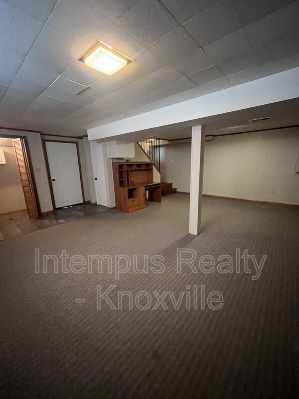 Building Photo - 7931 W Cliff Dr