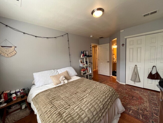 Building Photo - Beautiful Condo in Greeley