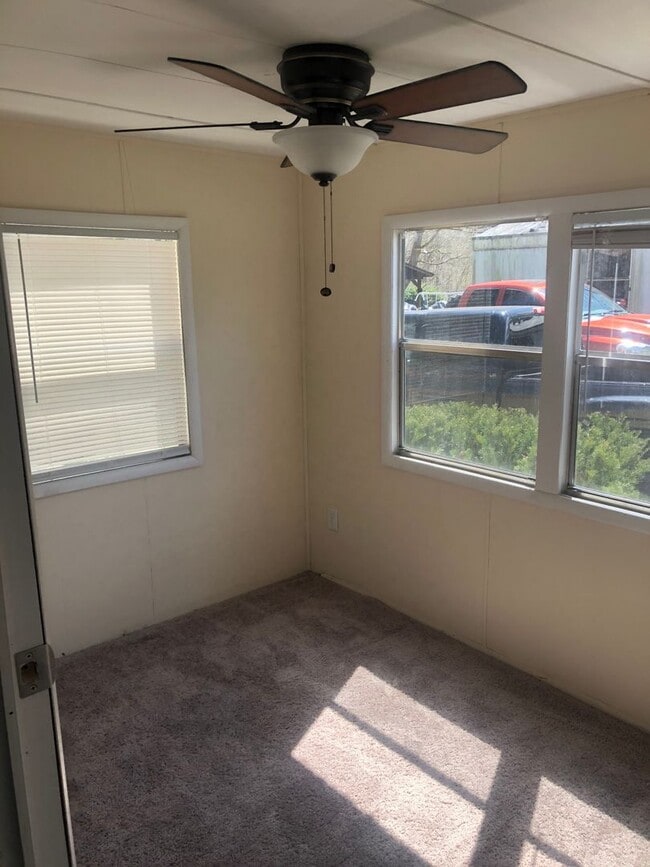 Building Photo - Updated 3 bedroom 1 bath mobile home with open floor plan