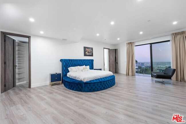 Building Photo - 6181 Temple Hill Dr
