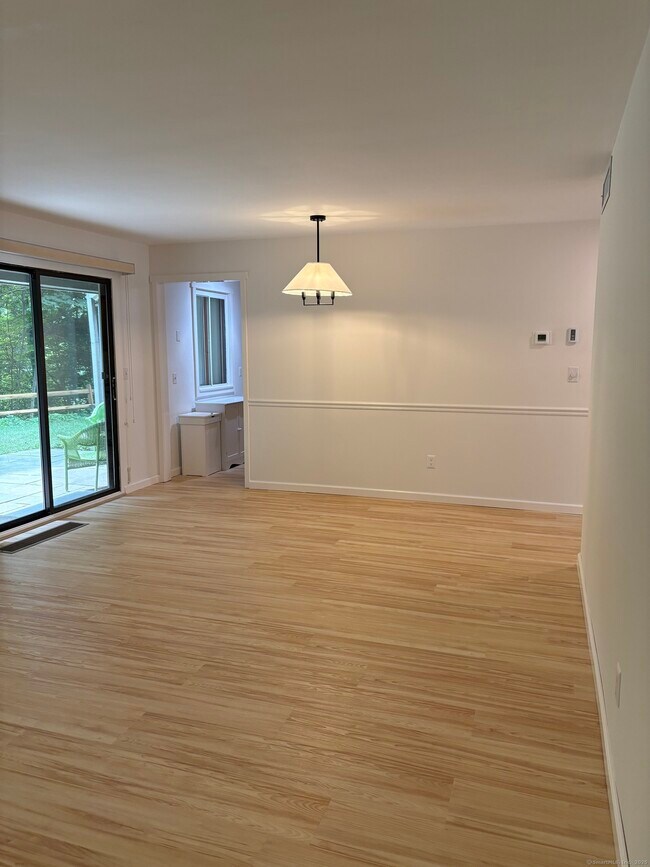 Building Photo - 457 Heritage Vlg