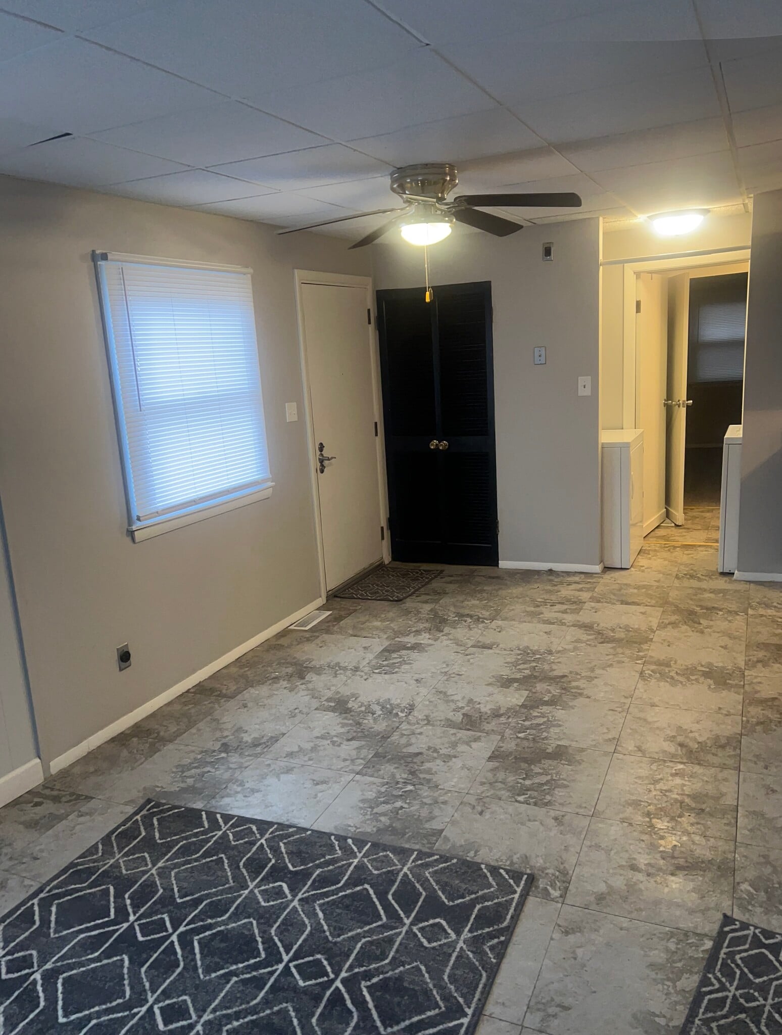 Building Photo - 505 W 53rd Ave