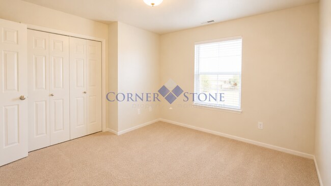 Building Photo - Spacious Home with Fenced Backyard!