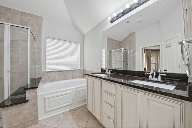 Building Photo - 8922 Pinenut Dr