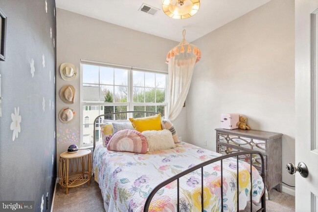Building Photo - 10136 Pale Rose Loop