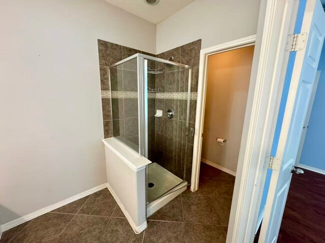 Building Photo - 6418 Black Bamboo Ln