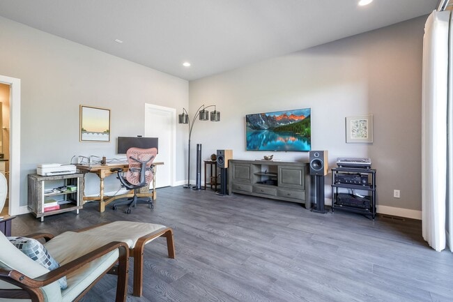 Building Photo - 1364 Vine St