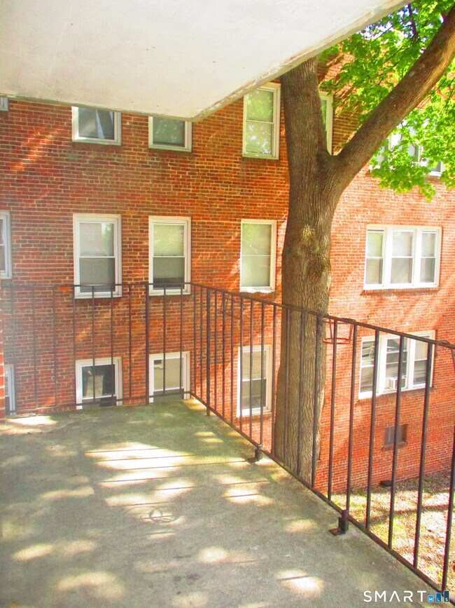 Building Photo - 87 Glenbrook Rd