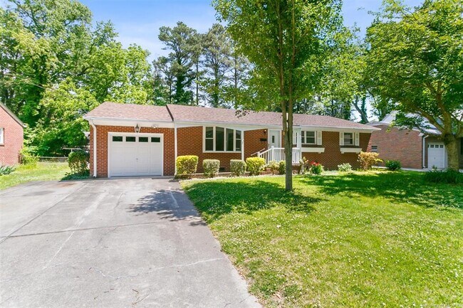 Building Photo - 208 Longhill Rd