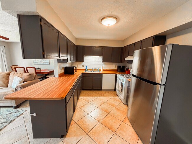 Building Photo - 2310 Nevada Dr