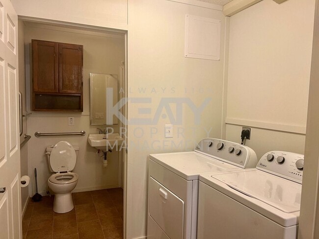 Building Photo - Charming home located in Grand Coteau, LA