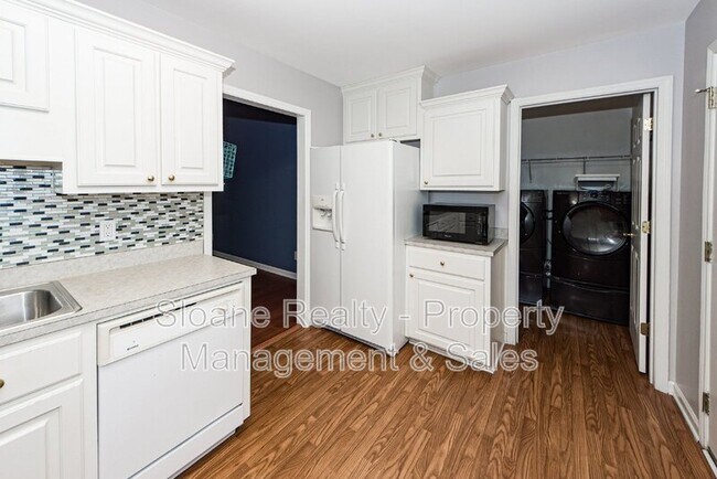 Building Photo - 7856 High Maple Cir