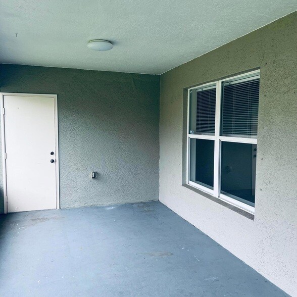 Building Photo - 6136 NW Gaylord Terrace