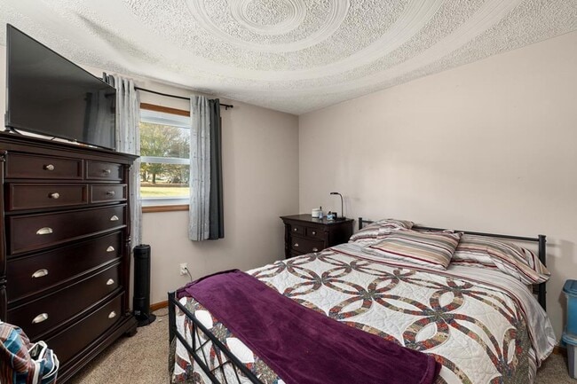 Building Photo - 1341 N Stewart Rd