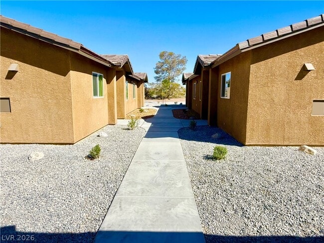 Building Photo - 1081 Quartzite Ave