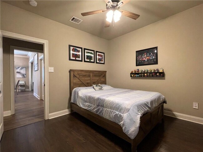 Building Photo - 70404 Chambly Ct