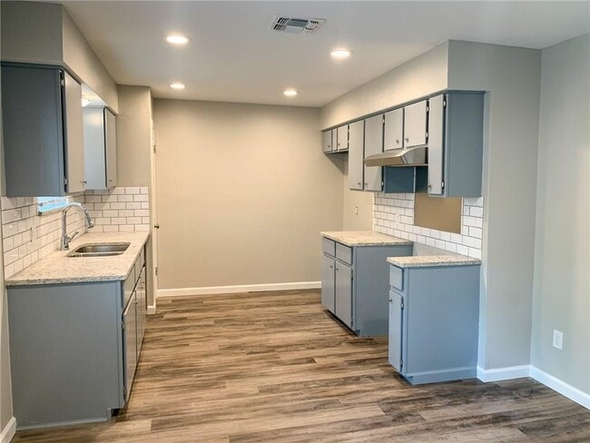 Building Photo - 11640 Parkfield Dr