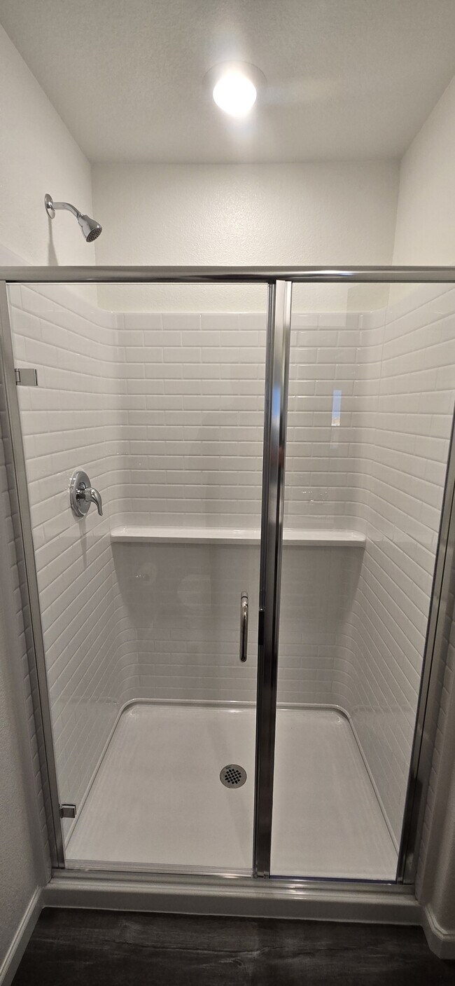 Building Photo - Brand New 4 Bed, 3 Bath Solar-Powered Sing...