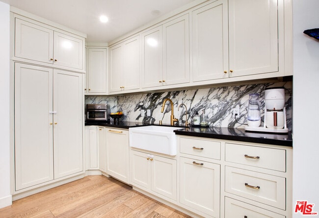 Building Photo - 10520 Wilshire Blvd