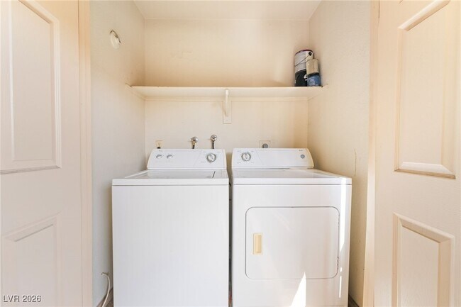 Building Photo - 5121 River Glen Dr