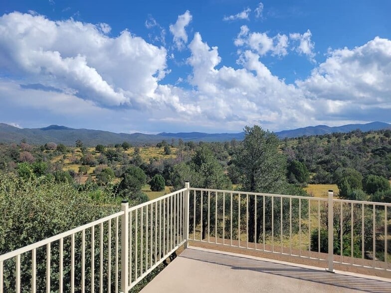 Building Photo - 36 Bullwhacker Cir