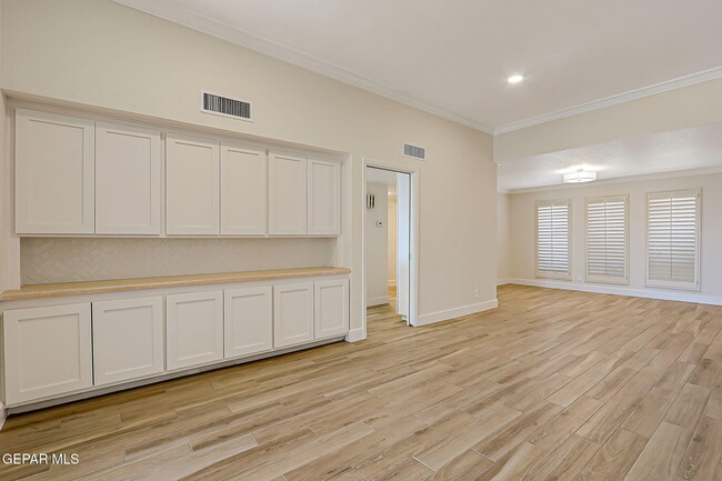 Building Photo - 5808 Kingsfield Ave