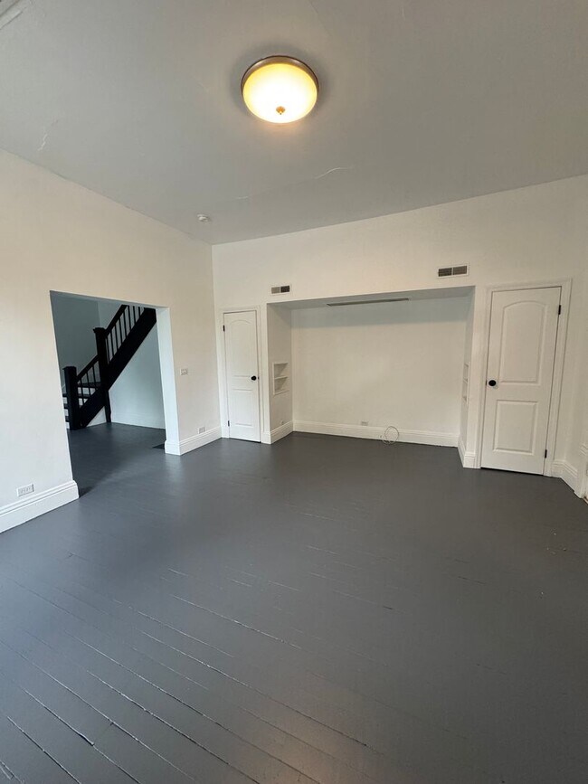Building Photo - 923-925 N 9th- HBS