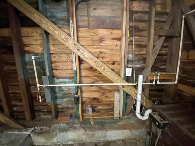 Building Photo - 2317 Bertha St