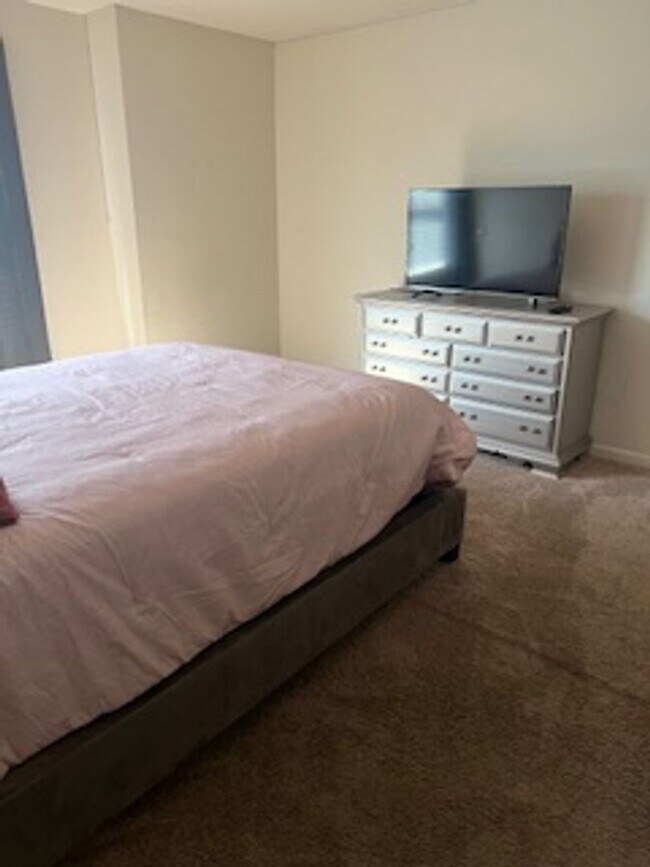 Building Photo - FOR RENT – 3BR / 2.5BA Garden Home with 2-Car Garage