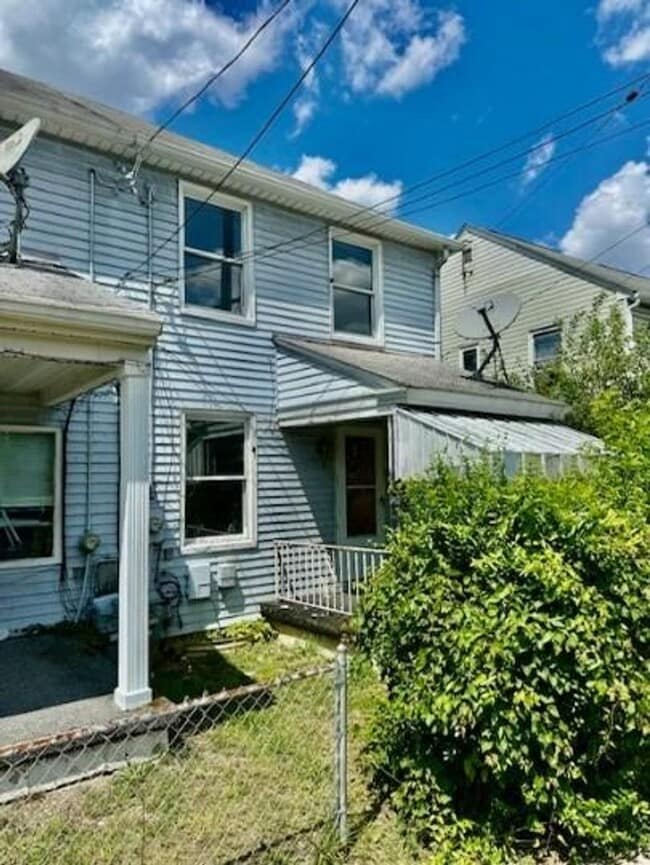 Building Photo - 549 Farnsworth Ave