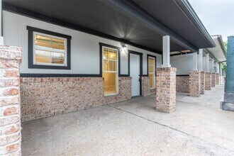 Building Photo - 2127 Maximilian St