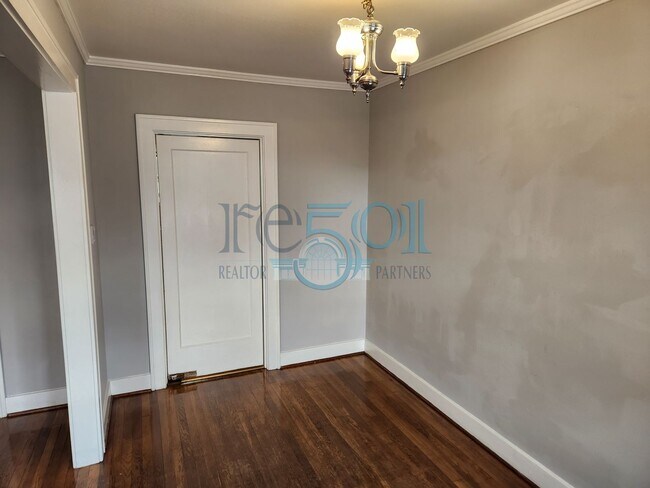 Building Photo - *Coming Soon* Great Hillcrest Find!  2Bedrooms & 1 Bathroom Pefect for UAMS Student(s)