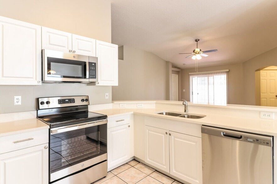 Building Photo - 3304 Pin Oak Ln