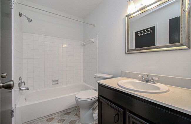 Building Photo - 1713 Huldy St