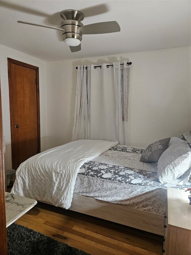 Building Photo - 12 Brookside Ave W