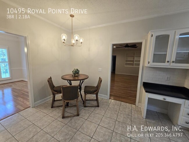 Building Photo - 10495 Royal Points Dr