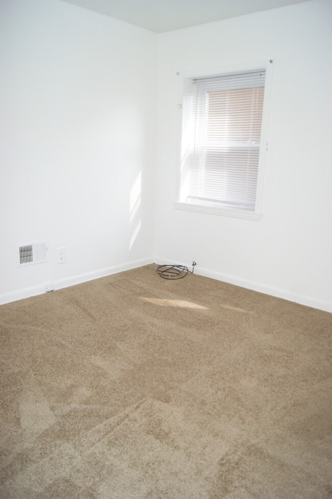 Building Photo - 2BR Townhome in Ashland Mews (Johns Hopkin...