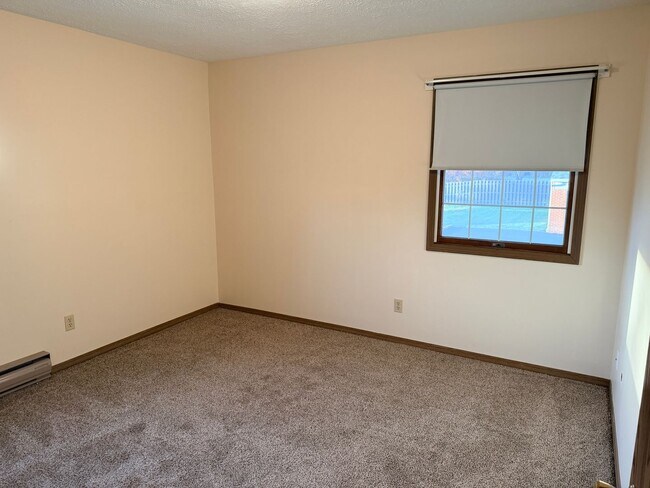 Building Photo - 806 Kentwood Dr