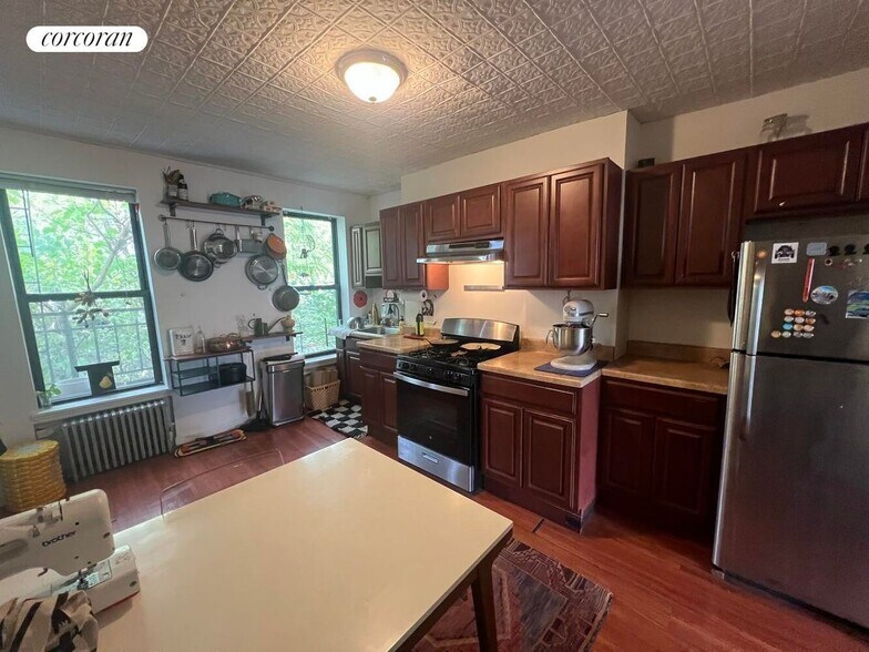 Primary Photo - 306 3rd Ave