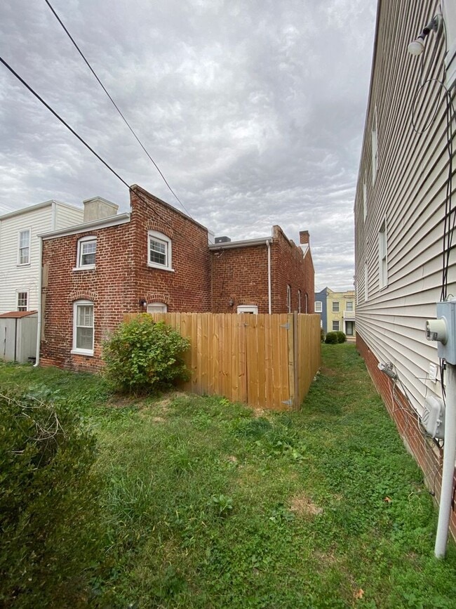 Building Photo - 729 Catherine St