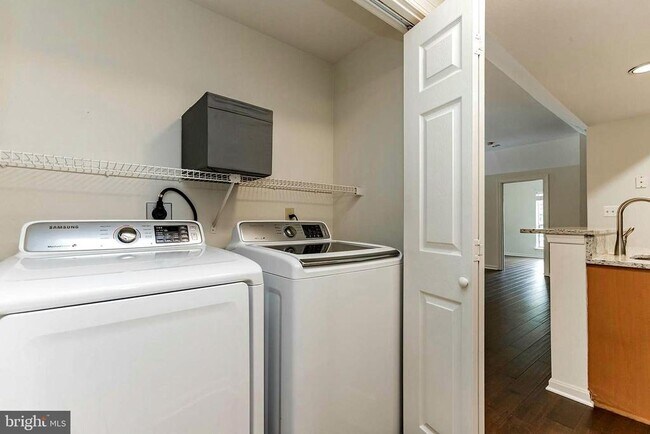 Building Photo - 12150 Penderview Terrace